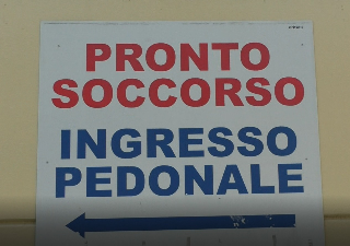 Operaio in cantiere stradale investito da auto nel Torinese